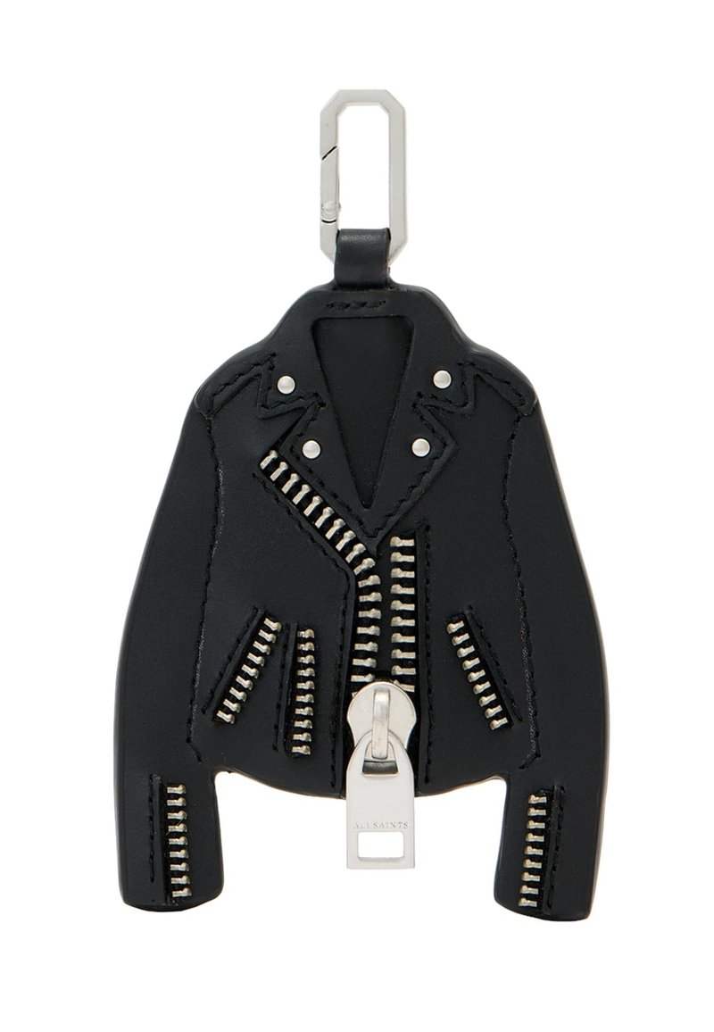 Czarny skórzany brelok w kształcie kurtki motocyklowej, z srebrnymi suwakami i zatrzaskami, z metalowym zaciskiem u góry.