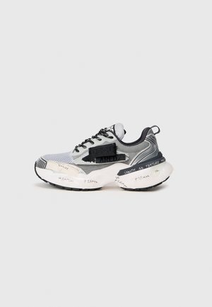 Sneakers - grey