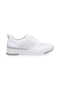 Weiße Sneaker mit durchbrochenem Design, grauen Akzenten, flacher Gummisohle und runder Zehenform. Mit Schnürsenkeln und einer Zuglasche an der Ferse.