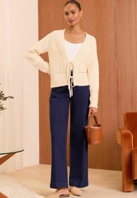 Love & Roses Adīta jaka - ivory white