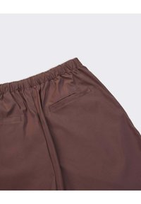 Champion EDITION IMPERMEABILI - Shorts - brown