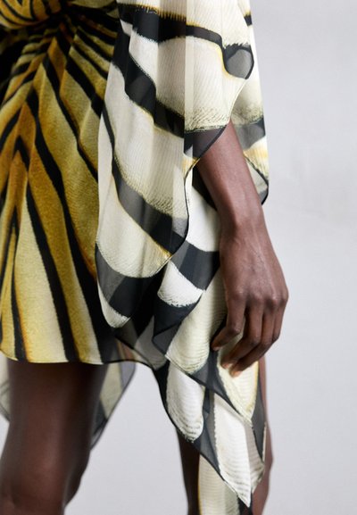 Roberto Cavalli Juhlamekko - giallo