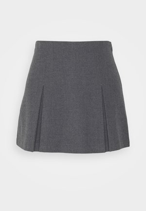 Mini-jupe plissée gris foncé unie avec une taille ajustée, présentée sur un fond blanc.