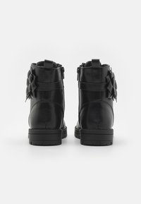 Friboo Šněrovací kotníkové boty - black