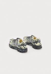 ASICS SportStyle GEL CUMULUS 16 SSCB SIGNATURE SERIES CECILIE BAHNSEN UNISEX - Tenisice - ivory/black