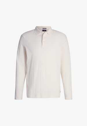 Polo a maniche lunghe di colore crema con motivo a diamante testurizzato, colletto classico, placket con tre bottoni e etichetta del logo sul lato.