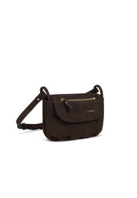 Borsa a tracolla in suede marrone con pattina, tasca con zipper e dettagli in hardware dorato. Il design presenta una texture morbida e una forma compatta.