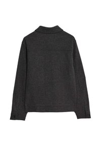 Mørkegrå langærmet skjorte med krave, der har en glat tekstur, knappede manchetter og et rent bagside-design uden synlige sømme.