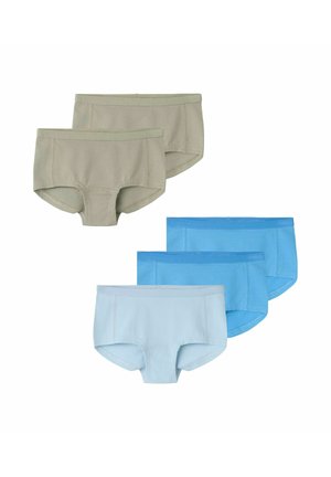 Dwie beżowe bokserki i trzy niebieskie bokserki ułożone na białym tle, pokazujące przednie i boczne szwy oraz paski w talii.