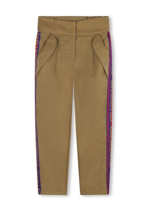 Pantalons khaki avec une large ceinture, dotés de poches latérales et de rayures violettes accentuées par du texte le long des jambes. Matériau lisse et léger.