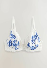Soutien-gorge avec dentelle, arborant un motif floral bleu sur un tissu blanc, avec des bretelles réglables et des bonnets doux.