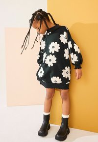 Next REGULAR FIT - Haljina s naramenicama - black white flower