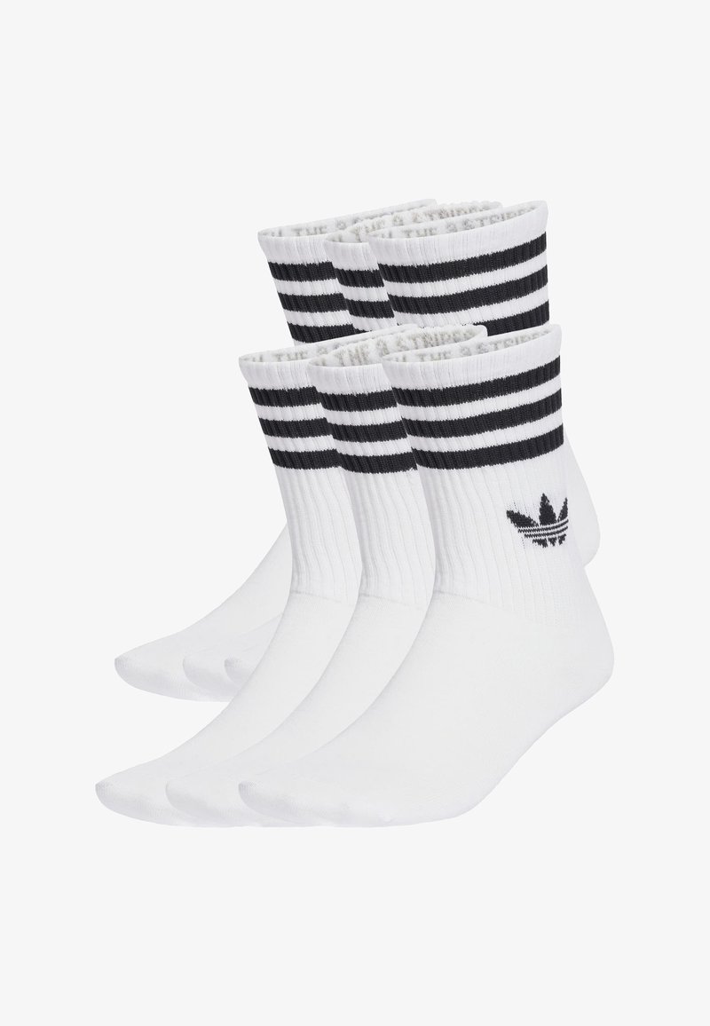 Weiße Socken für Sport mit drei schwarzen horizontalen Streifen am oberen Ende, geripptem Muster und einem schwarzen Logo an der Seite. Set aus drei Paaren.