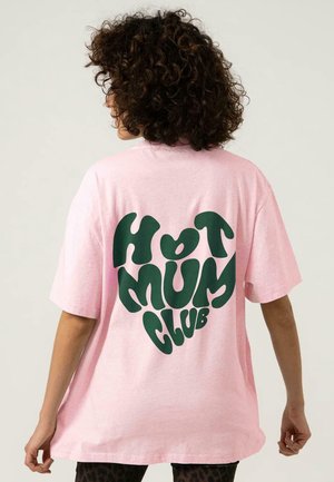 BF HOT MUM - Nyomott mintás póló - baby rose