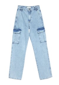 Vaqueros cargo de denim en un azul claro, con cintura alta, piernas rectas y dos grandes bolsillos laterales en los muslos.