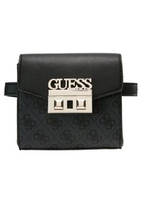 Sorth Guess pengeklap med tekstureret læderflip, mønstrede stofkrop og sølvmetalklap med "GUESS" logo.