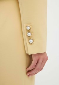 adL Blazer - yellow