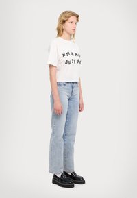 MAX&Co. BOXYCLAIM biały