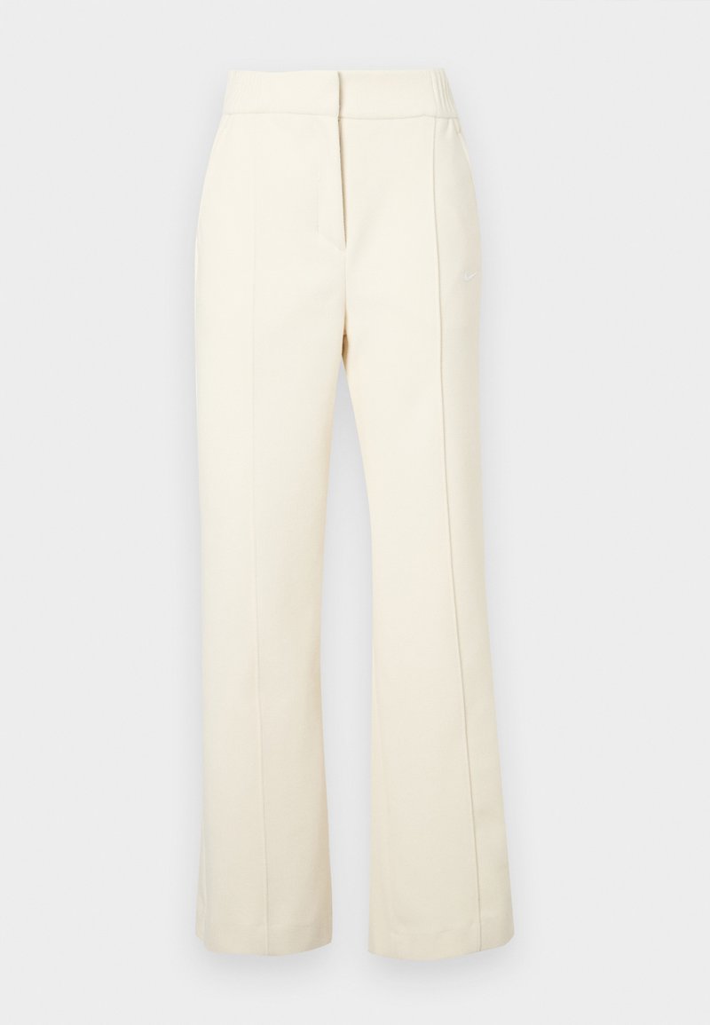 Cremfarbene Hose mit weitem Bein, elastischem Bund und dezenten Seitennähten. Hat ein kleines Logo im unteren vorderen Bereich.
