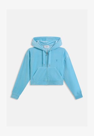 Hanorac cropped albastru deschis cu fermoar, buzunare frontale, glugă cu șnur și logo mic brodat pe partea stângă a pieptului.