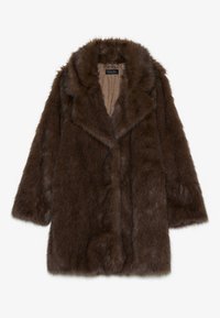 Manteau en fausse fourrure brune avec un large col, de longues manches et une ouverture sur le devant. Présente une surface douce et texturée ainsi qu'une doublure intérieure lisse.