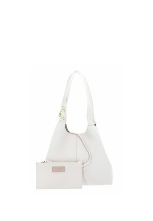 Sac à épaule en cuir blanc avec une large bandoulière et une pochette rectangulaire assortie zippée à l'avant sur fond blanc.