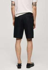 Mango Pantaloni scurți - black