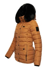 Oranje pufferjack met een afneembare zwarte bontkap, met diagonale gestikte ontwerpen, drukknoopsluitingen en ritszakken.