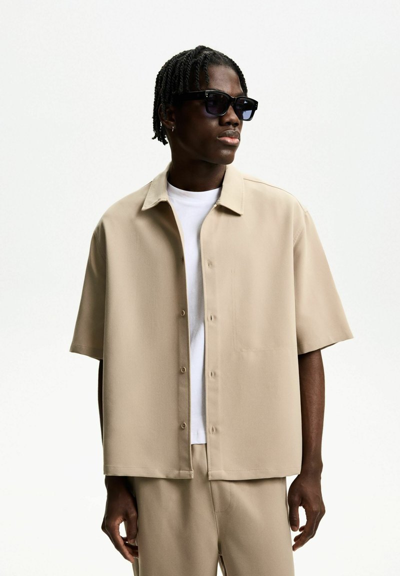 Bershka - TAILORED FIT - Koszula, Powiększ