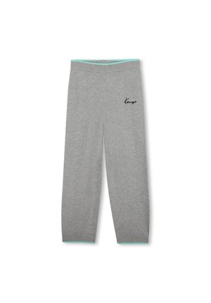 Grijze gebreide broek met geribde taille en boorden, lichtblauwe bies aan de binnenkant van de tailleband en enkels, en klein zwart merklogo op het bovenste linkerbeen.