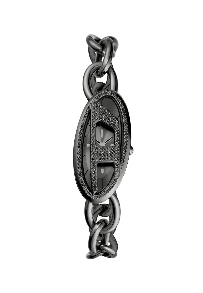 Schwarze Metalluhr mit ovalem Zifferblatt und Emaille-Verzierungen, akzentuiert mit kleinen Kristallen, Gliederarmband und polierter Oberfläche.
