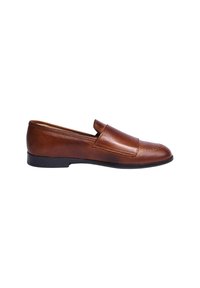Scarpa slip-on in pelle marrone con una finitura liscia, punta arrotondata e dettagli cuciti lungo la tomaia. Suola in gomma nera bassa.