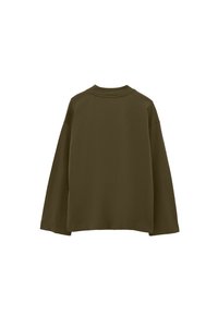  Oliwkowozielona bluzka z długim rękawem z okrągłym dekoltem, opadającymi ramionami i luźnym krojem. Wykonana z miękkiego bawełnianego materiału o gładkiej teksturze.