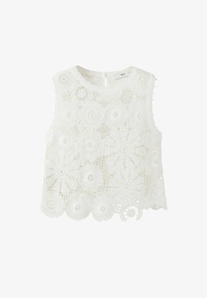 Top corto bianco in pizzo senza maniche con motivi floreali circolari e orlo smerlato, con piccola chiusura con bottone sul retro.