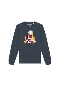 Donkerblauwe sweatshirt met lange mouwen, met een grafisch ontwerp van bergen, bomen en een zon in tinten van rood, geel en wit.