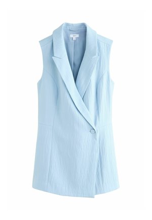 Mouwloze lichtblauwe blazerjurk met omgeslagen revers en enkele knoopsluiting, gemaakt van gestructureerde stof.