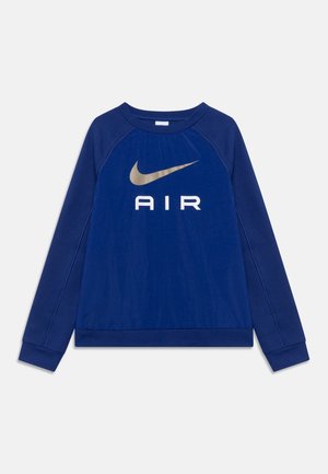 Niebieska bluza z długim rękawem i okrągłym dekoltem, z logo Nike Swoosh i napisem „AIR” na przodzie, przedstawiona na jednolitym białym tle.