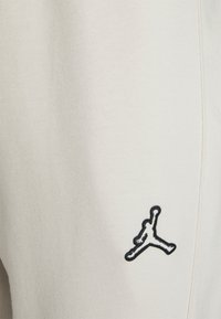 Jordan WARMUP PANT - Calças de fato de treino - light orewood