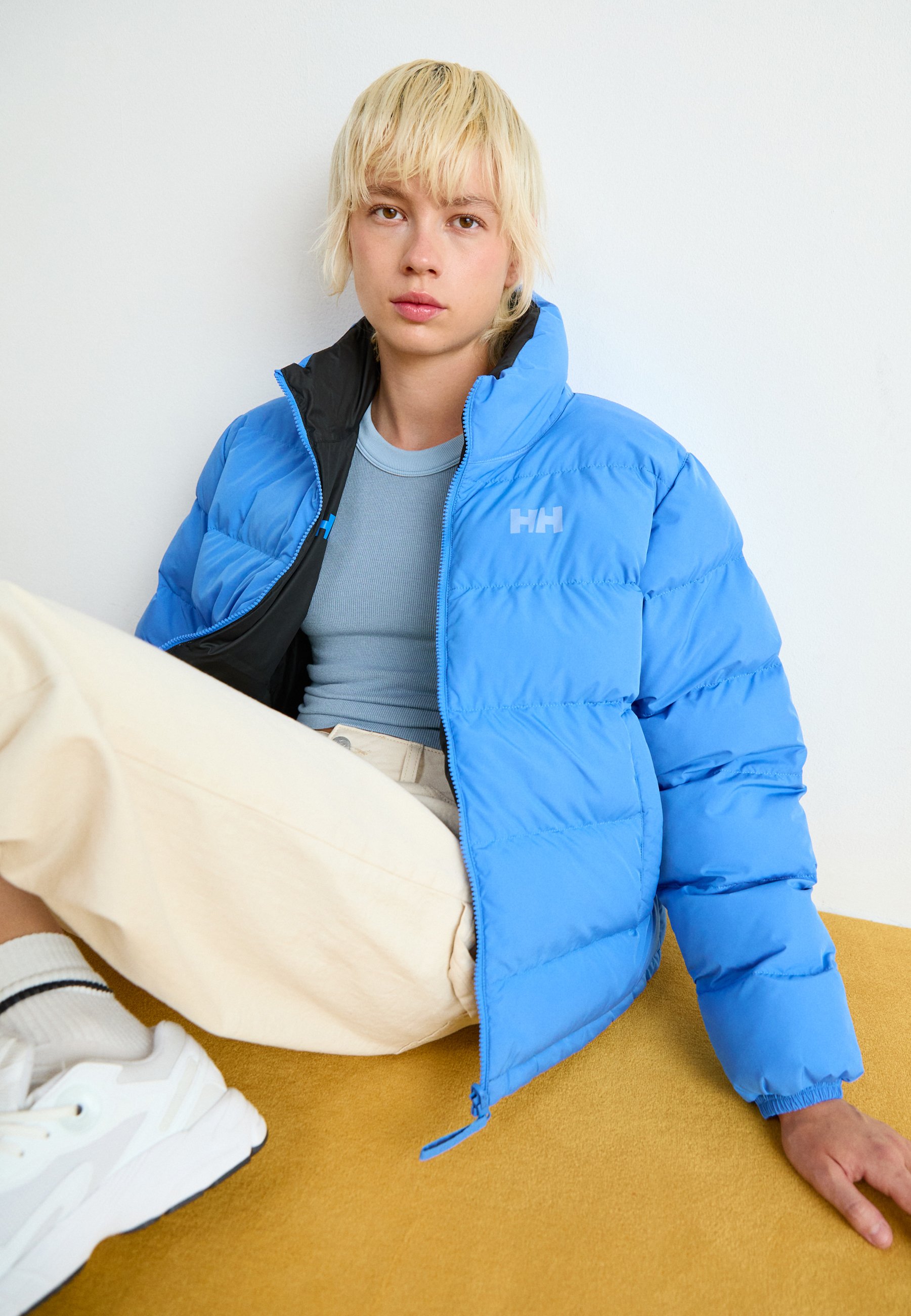 H4525-103ブルーレーベル　リバーシブルダウンフーディージャケット BLUE LABEL CRESTBRIDGE（ブルーレーベルクレストブリッジ）の「マット