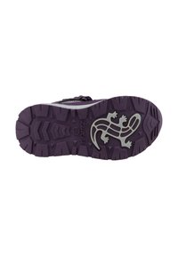 Semelle de chaussure en caoutchouc violet avec un motif de texturation, arborant un logo de lézard et des accents clairs contrastés près du talon.