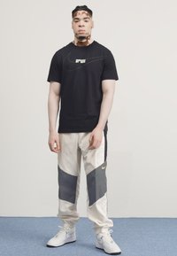Thumbnail Image 2