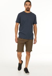 Cruz GILCHREST - Shorts - tarmac