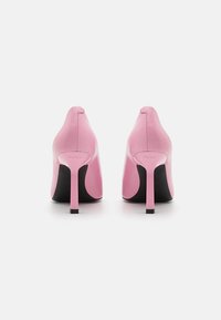 HUGO KATNISS - Visoke pete - medium pink