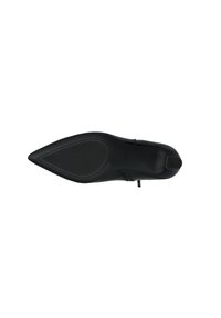 Schwarzer spitzer Schuh mit glattem Lederoberteil. Die Sohle verfügt über strukturierten Gummi für besseren Halt und ein elegantes Design. Minimalistischer Stil.