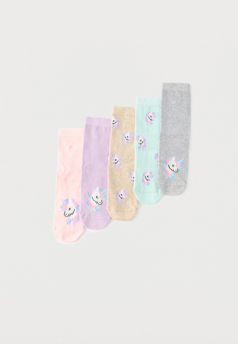 Πέντε κάλτσες παστέλ χρωμάτων σε ροζ, λεβάντα, μπεζ, μέντα και γκρι, καθεμία με μικρό σχέδιο προσώπου μονόκερου.