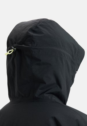 Crna kapuljača s teksturiranim završetkom, sa podesivim vezicama i zaobljenom kapuljačom. Minimalistički dizajn, bez vidljivih uzoraka ili metalnih dijelova.