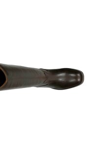 Botte en cuir marron, haute jusqu'au genou, avec une texture lisse, un bout pointu et des détails de couture légèrement courbés le long du tige.