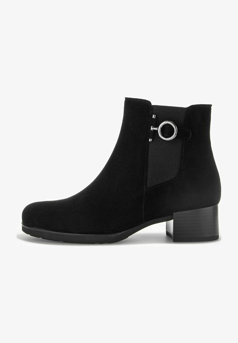 Bottines en suède noir avec un bout arrondi, un panneau latéral élastique, un accent en cercle argenté et un talon empilé.