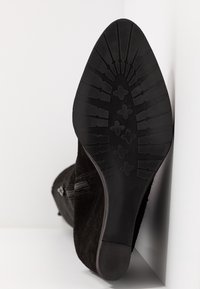 KIOMI Botas de cuña - black