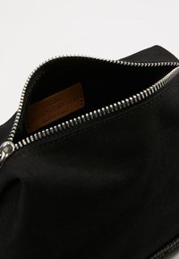 Vanessa Bruno CABAS TROUSSE2 - Toilettas - noir